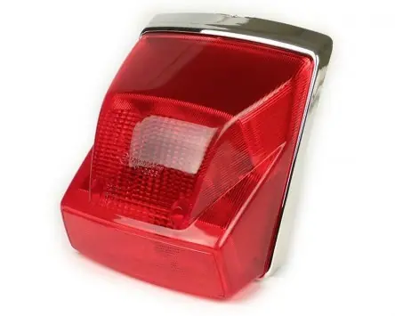 Rücklicht MOTO NOSTRA rot mit verchromtem Rand, kompatibel für Vespa PX80-200 Lusso, MY Ersatz Rückleuchte Neu Im Sortiment
